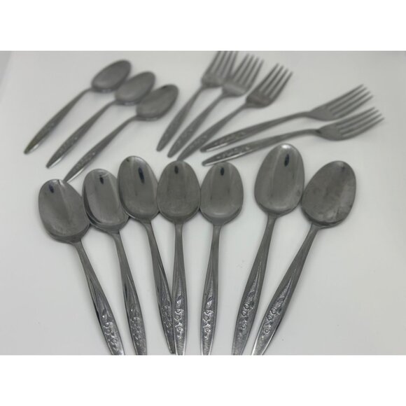 VTG Silver Floral Flatware Set –15-Piece Spoons and Forks Stainless Steel Silver - Picture 1 of 8